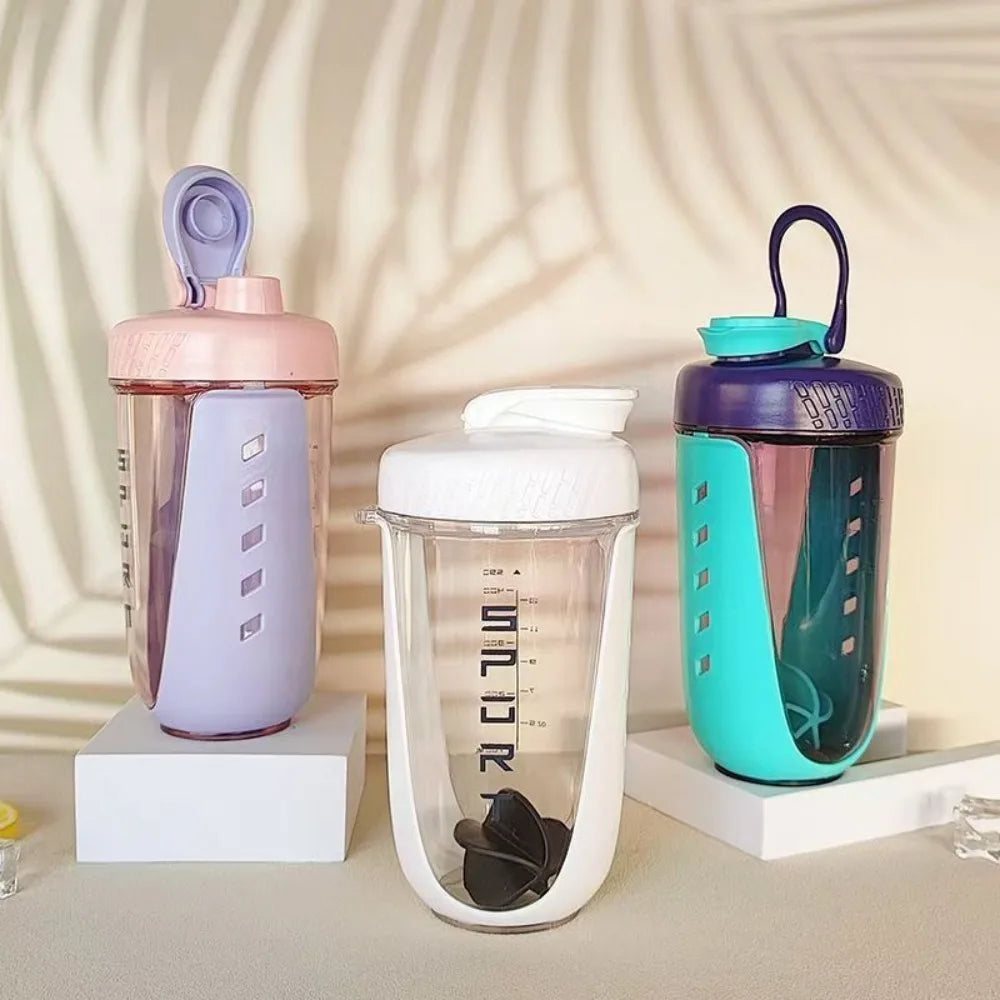 Premium Protein Powder Shaker, 590 Ml/20 Oz, Leak proof Tritan Ideal for Pre-workout Drinking. BPA free Contains Plastic Ball
